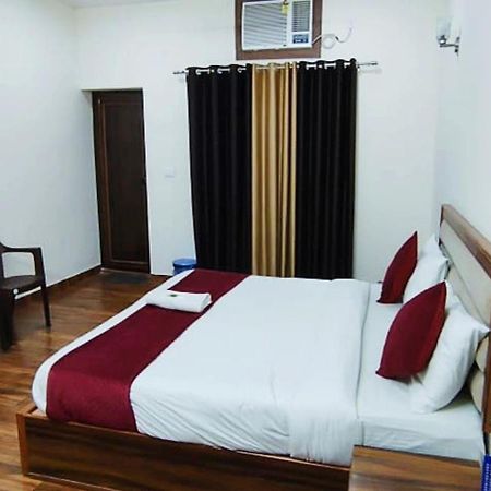 Luxury Rooms In Safdarjung Enclave Near Aiims & Safdarjung Hospital Нью-Дели Экстерьер фото