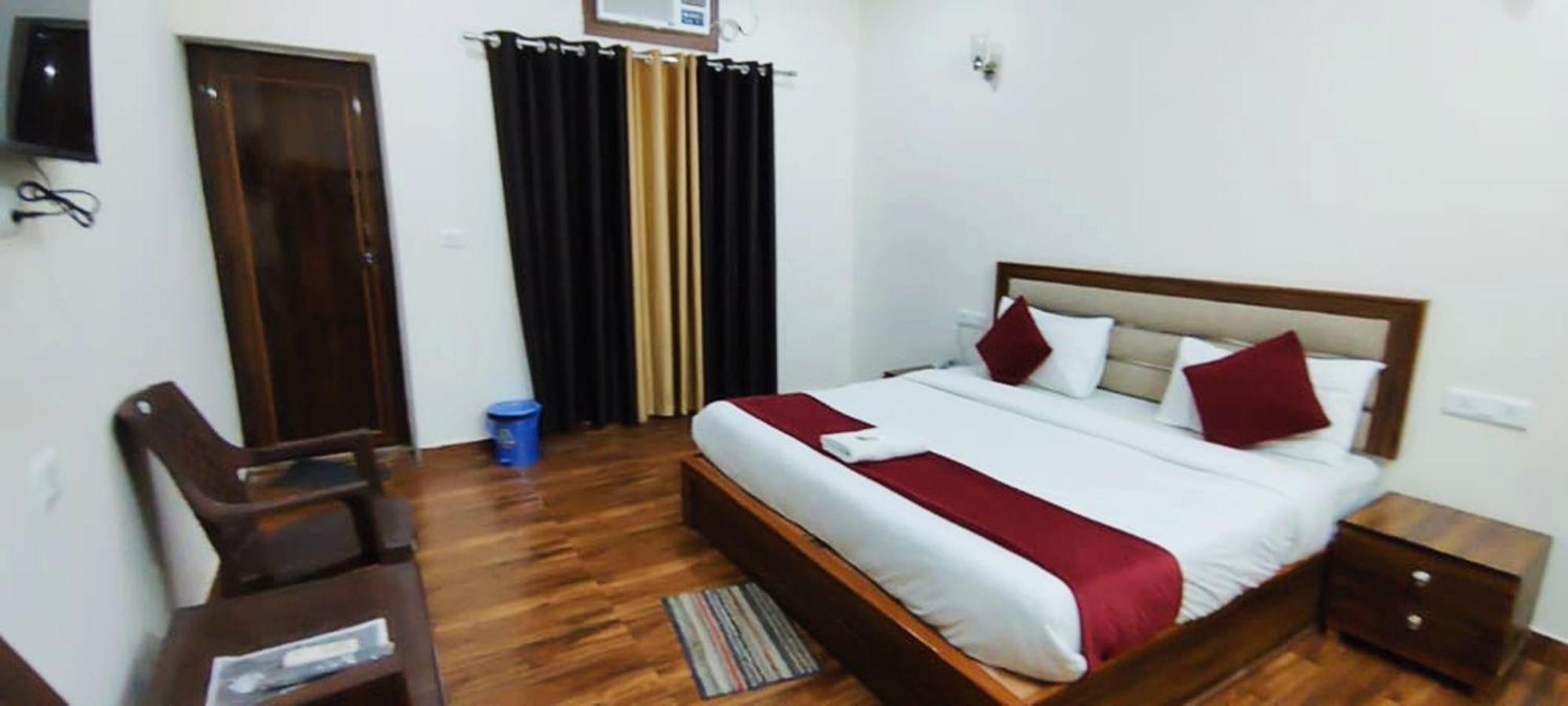 Luxury Rooms In Safdarjung Enclave Near Aiims & Safdarjung Hospital Нью-Дели Экстерьер фото