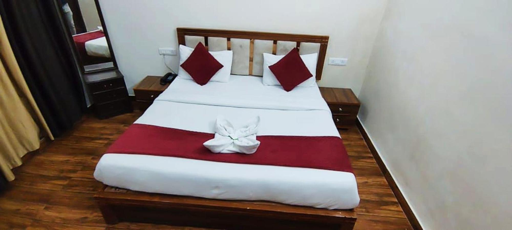 Luxury Rooms In Safdarjung Enclave Near Aiims & Safdarjung Hospital Нью-Дели Экстерьер фото