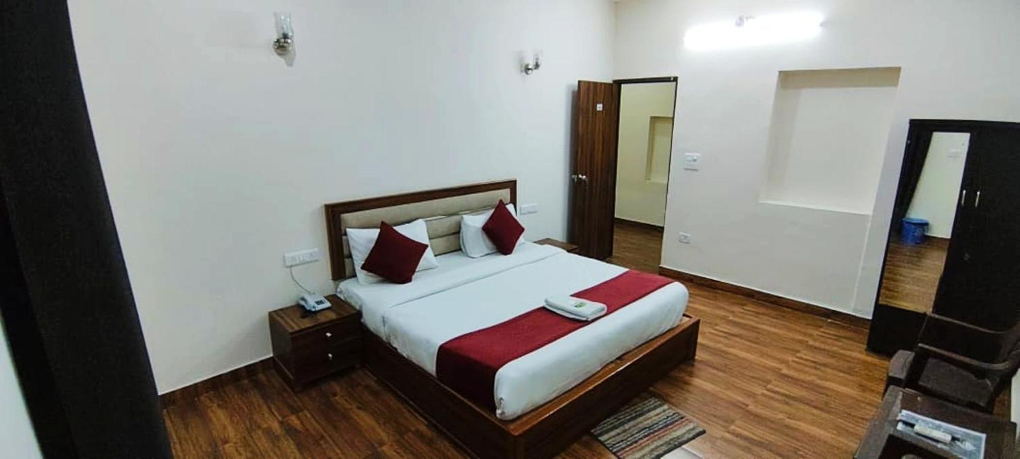 Luxury Rooms In Safdarjung Enclave Near Aiims & Safdarjung Hospital Нью-Дели Экстерьер фото