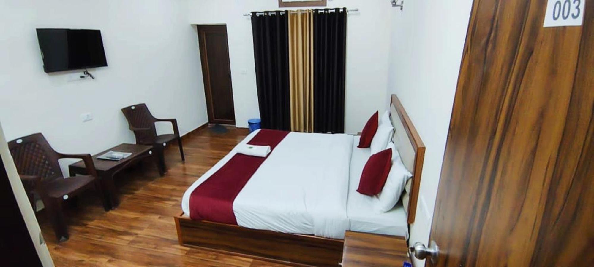 Luxury Rooms In Safdarjung Enclave Near Aiims & Safdarjung Hospital Нью-Дели Экстерьер фото