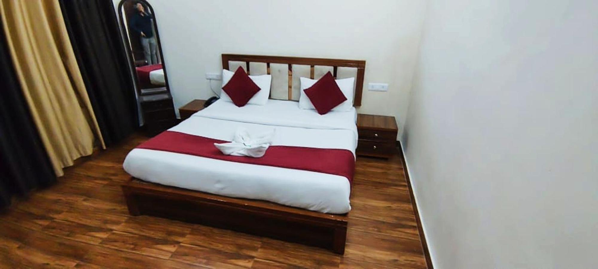 Luxury Rooms In Safdarjung Enclave Near Aiims & Safdarjung Hospital Нью-Дели Экстерьер фото